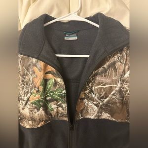 Columbia camo zip up